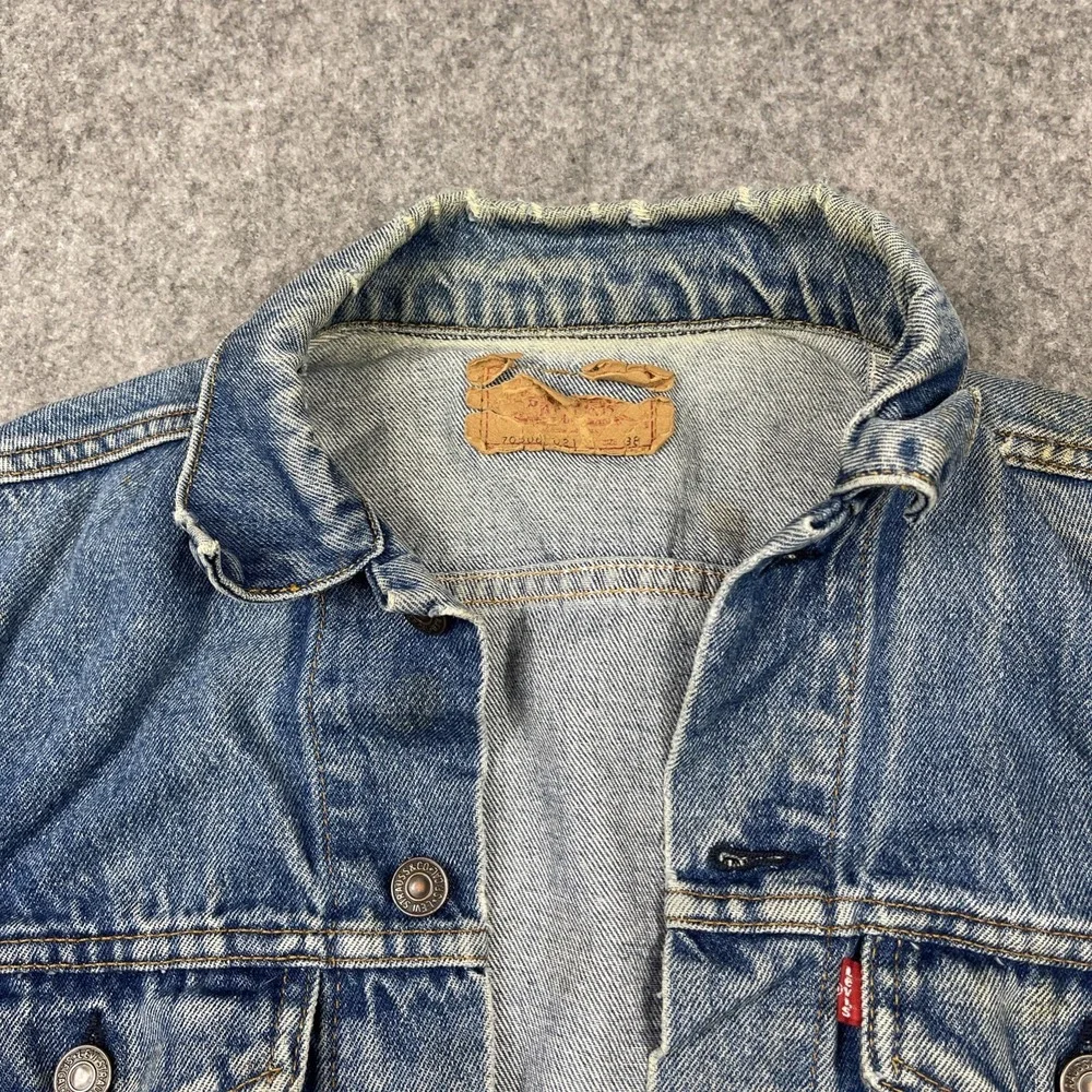 Vintage‎ Levis Denim Jacket 38 80s Trucker Type III Red Batwing Distressed USA